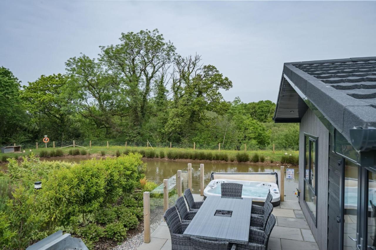 Lilac Lodge, 22 Roadford Lake Lodges Lifton Eksteriør bilde