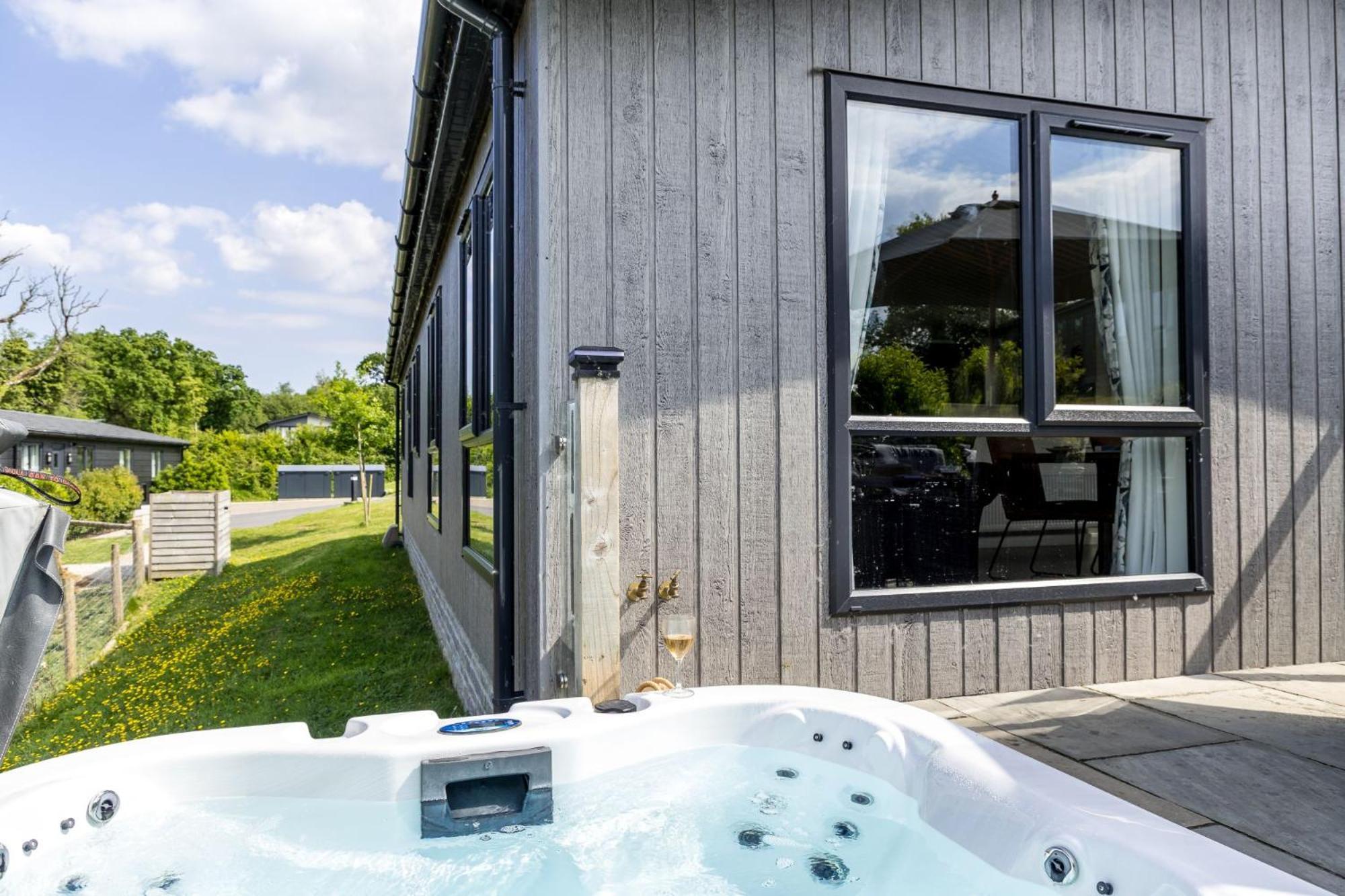 Lilac Lodge, 22 Roadford Lake Lodges Lifton Eksteriør bilde