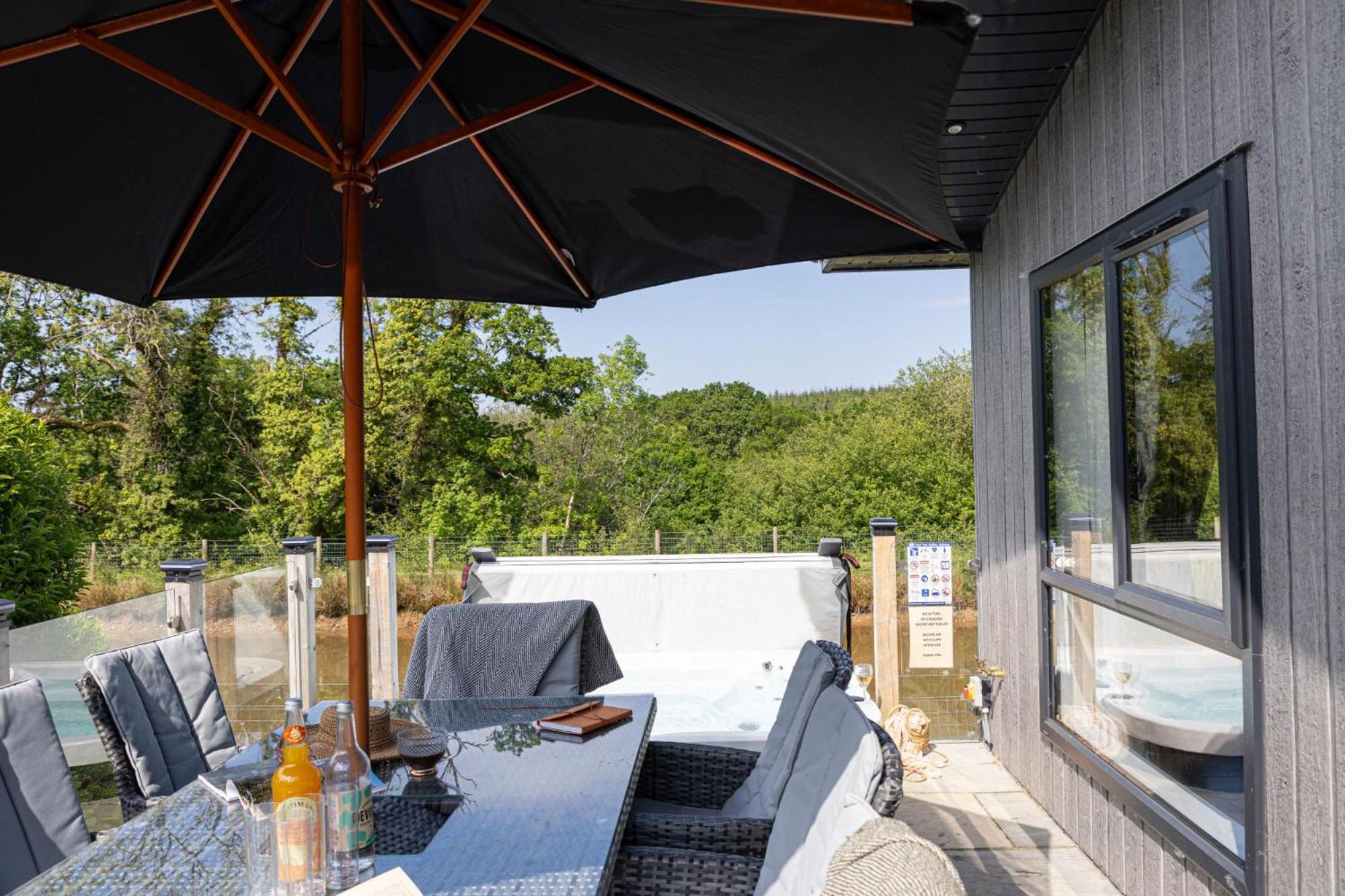 Lilac Lodge, 22 Roadford Lake Lodges Lifton Eksteriør bilde