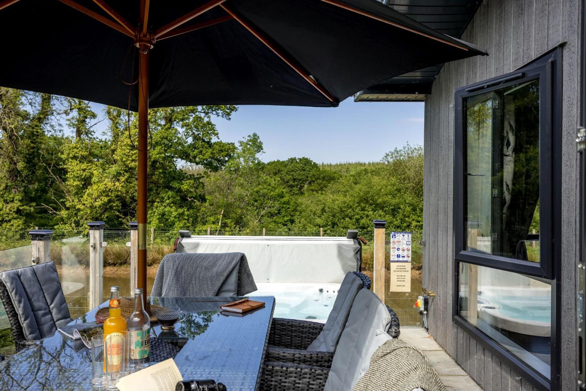 Lilac Lodge, 22 Roadford Lake Lodges Lifton Eksteriør bilde