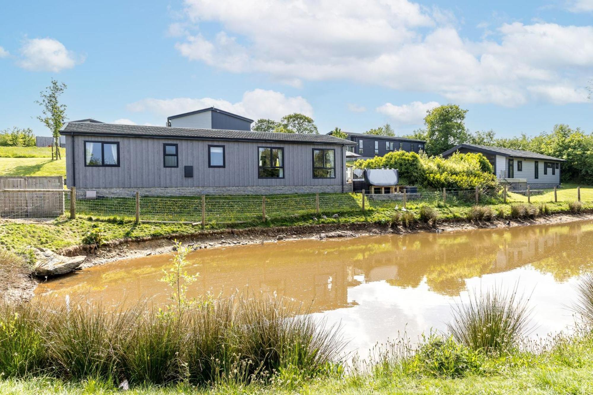 Lilac Lodge, 22 Roadford Lake Lodges Lifton Eksteriør bilde